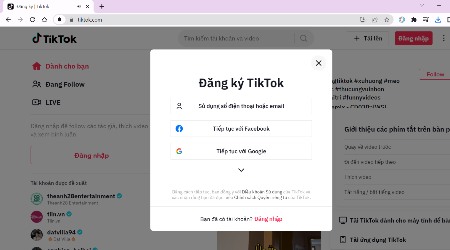 “Sử dụng số điện thoại hoặc email”