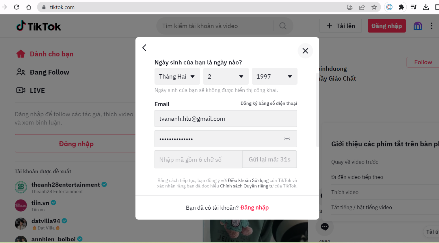 Nhấn “Đăng ký bằng email”